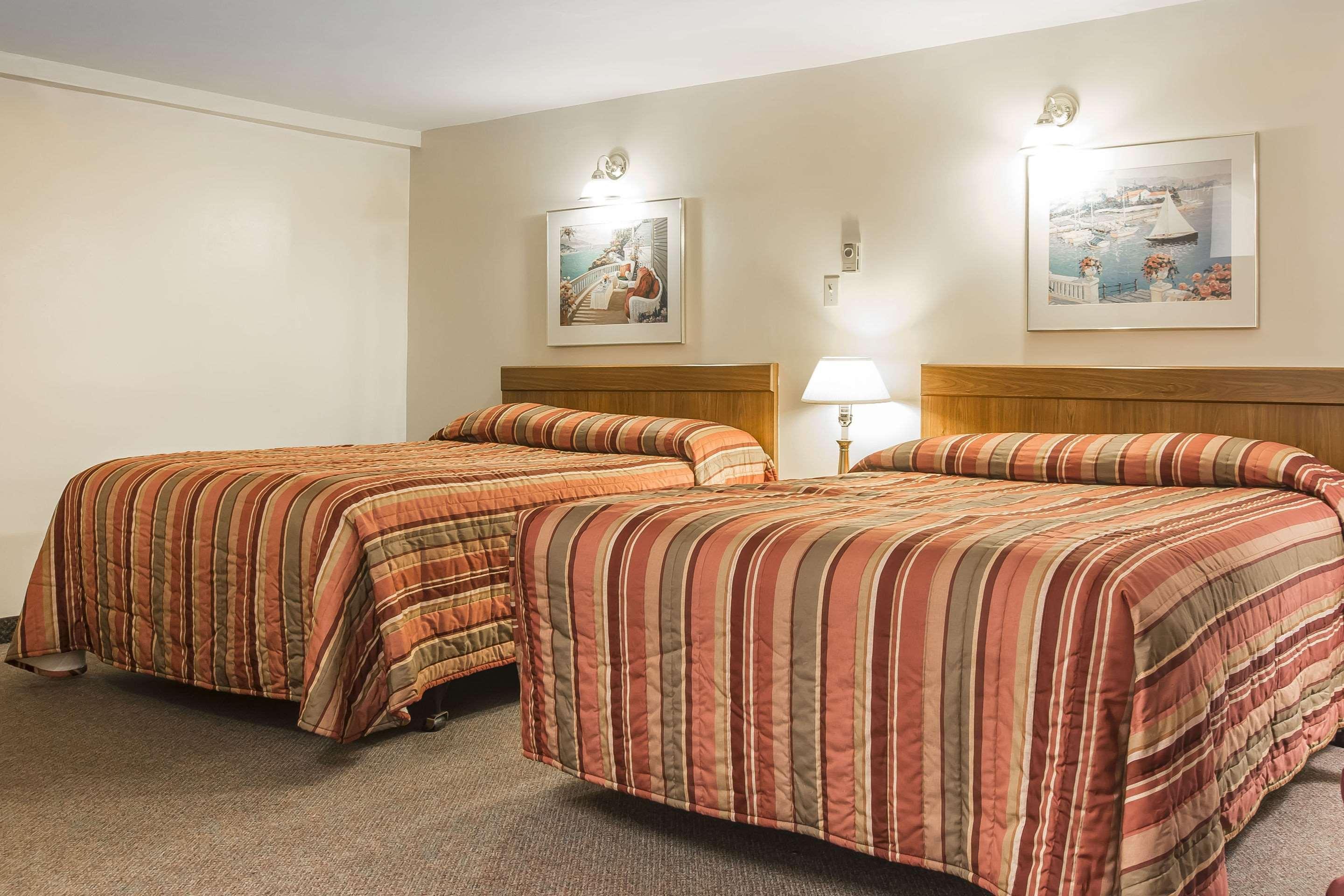 Econo Lodge Inn&Suites Saint John Exterior foto