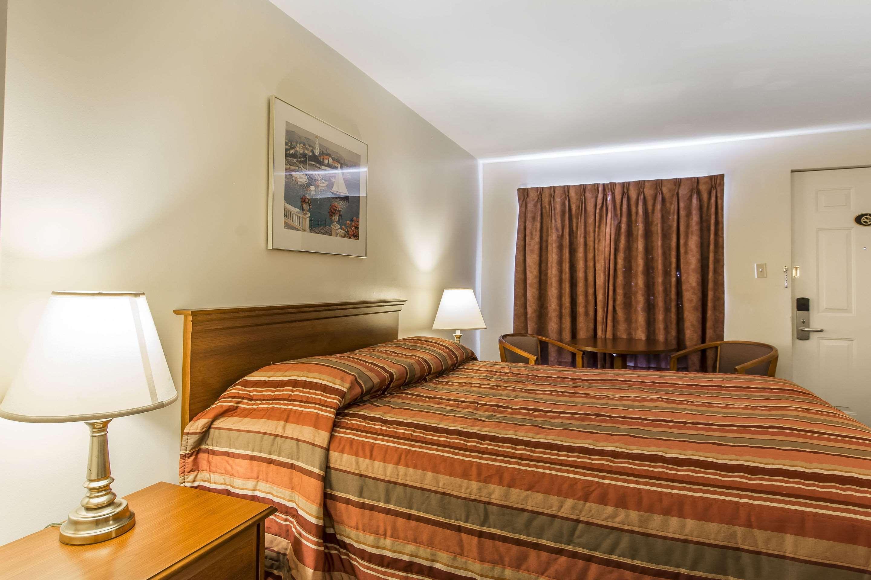 Econo Lodge Inn&Suites Saint John Exterior foto
