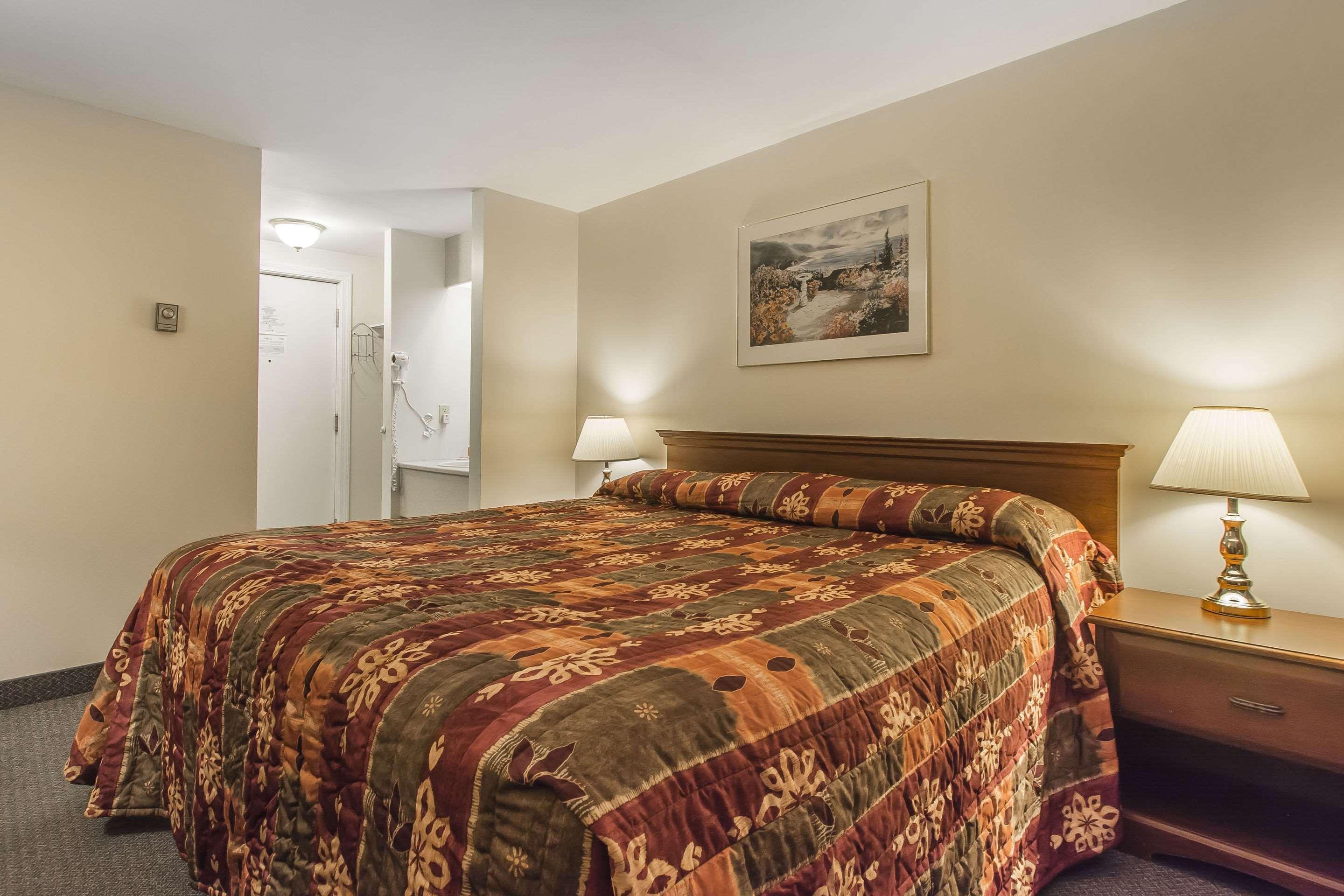 Econo Lodge Inn&Suites Saint John Exterior foto