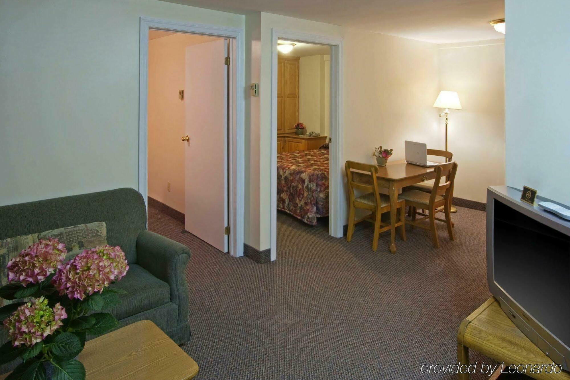Econo Lodge Inn&Suites Saint John Habitación foto
